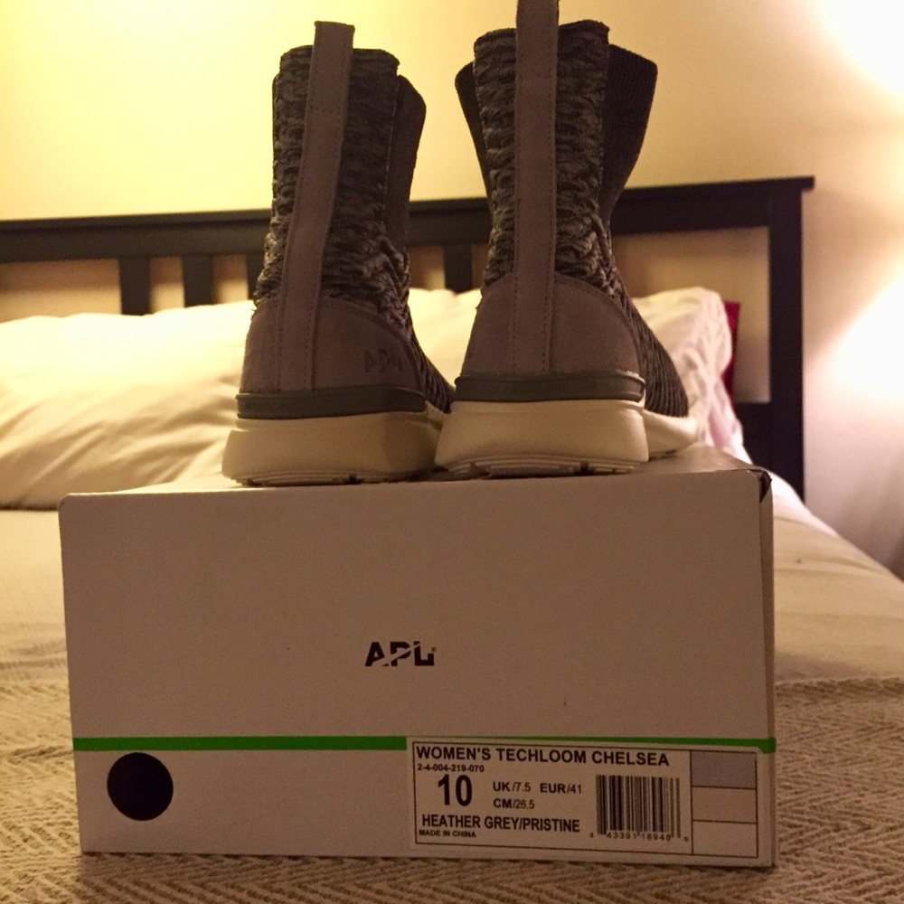 Lululemon’s “APL” NWT TechLoom Chelsea Sneakers - Picture 7 of 8